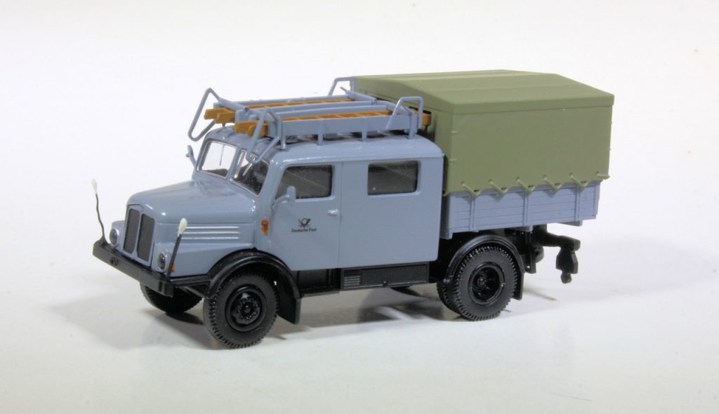 187 Brekina IFA S 4000-1 Bautruppwagen Fernmeldedienst