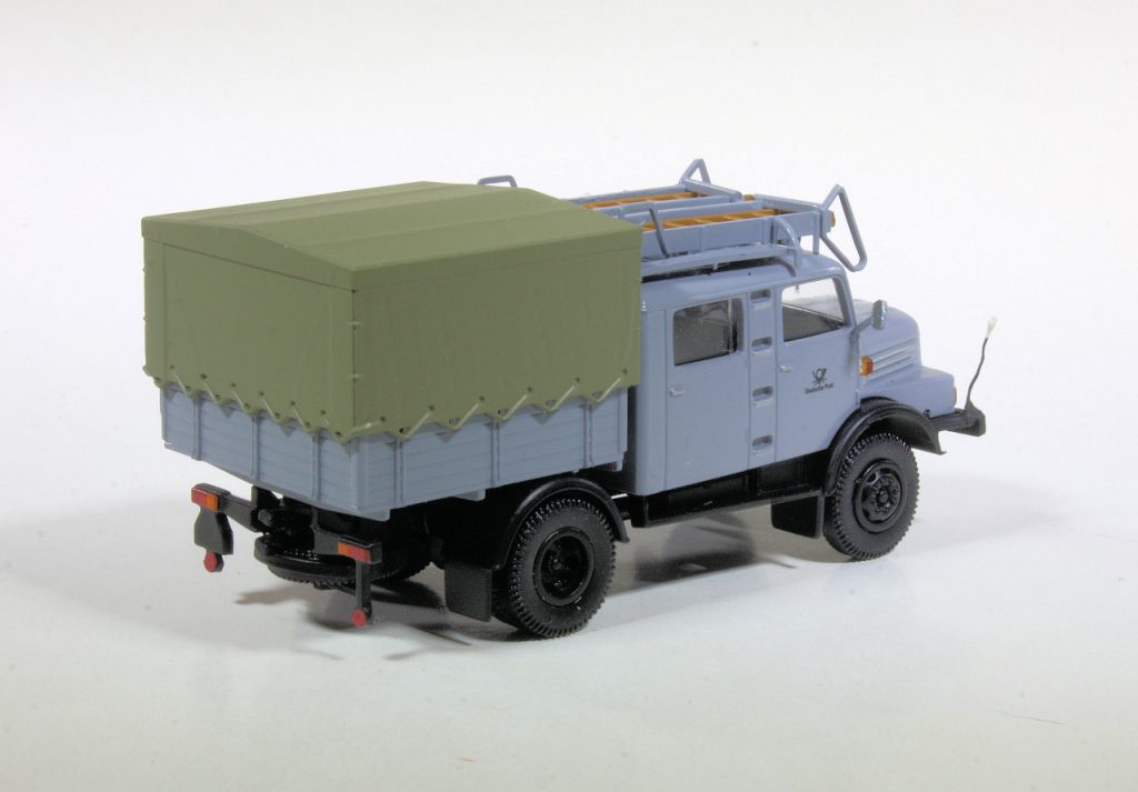 187 Brekina IFA S 4000-1 Bautruppwagen Fernmeldedienst achter