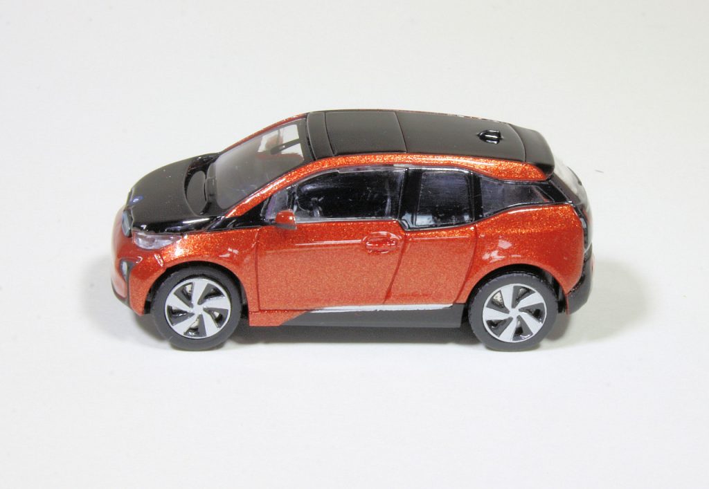 187 Minichamps BMW i3 opzij