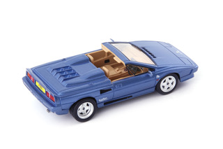Avenue43_60044_p2_Lotus Esprit PBB St Tropez Convertible_5184x3456_300dpi_q12