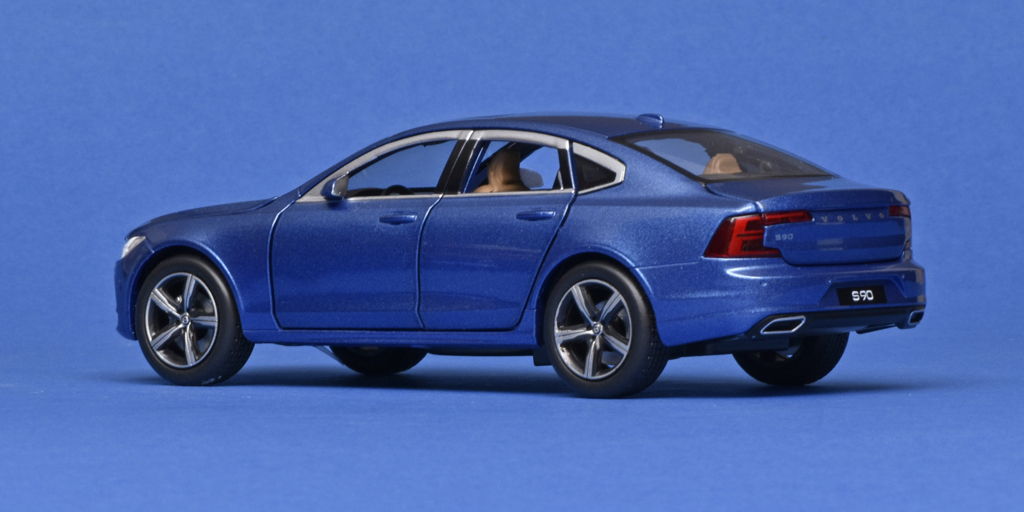 132 Tayumo Volvo S90 achter