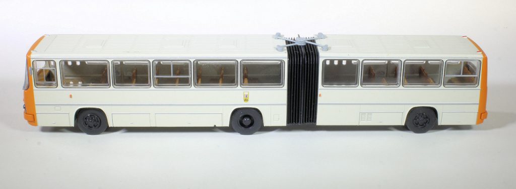 187 Brekina Ikarus 280.03 Gelenkbus BVB Ost links