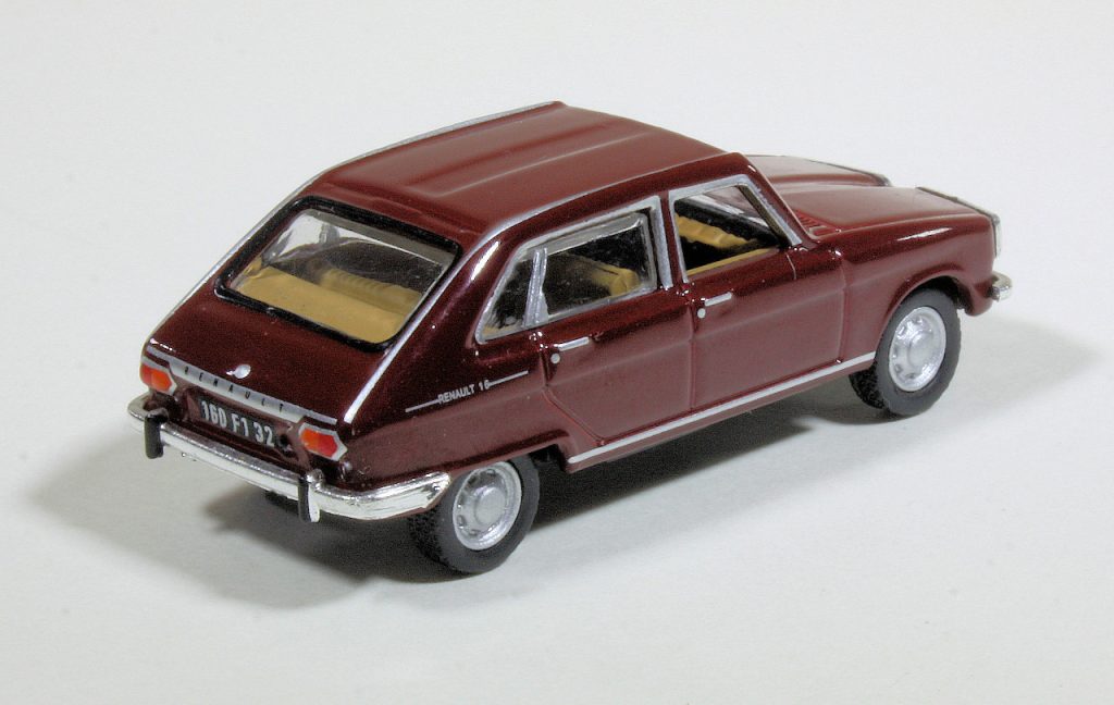 187 Norev Renault R16 achter