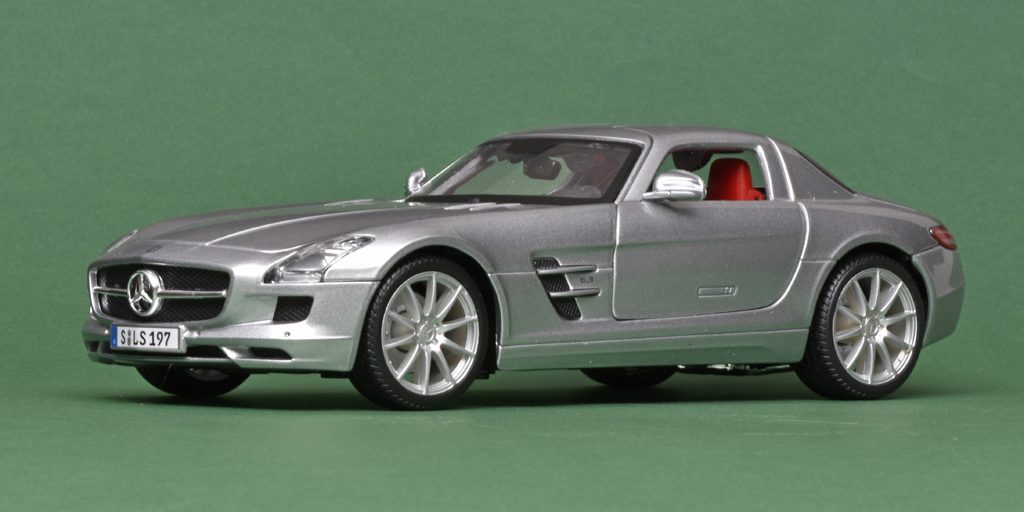 118 Maisto Mercedes-Benz SLS AMG