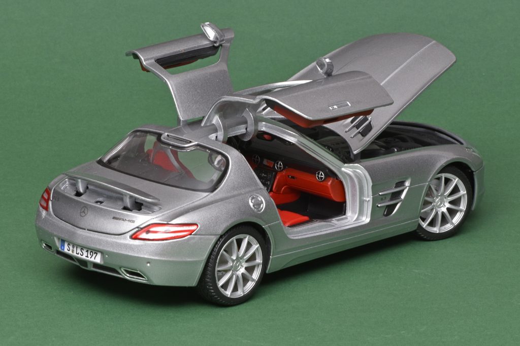 118 Maisto Mercedes-Benz SLS AMG achter