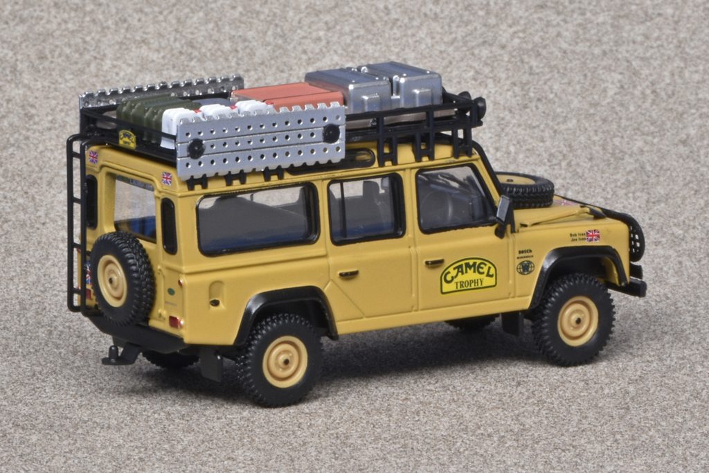 64miniGT-Land Rover Defender 110-winner Camel Trophy 1989_a (1)