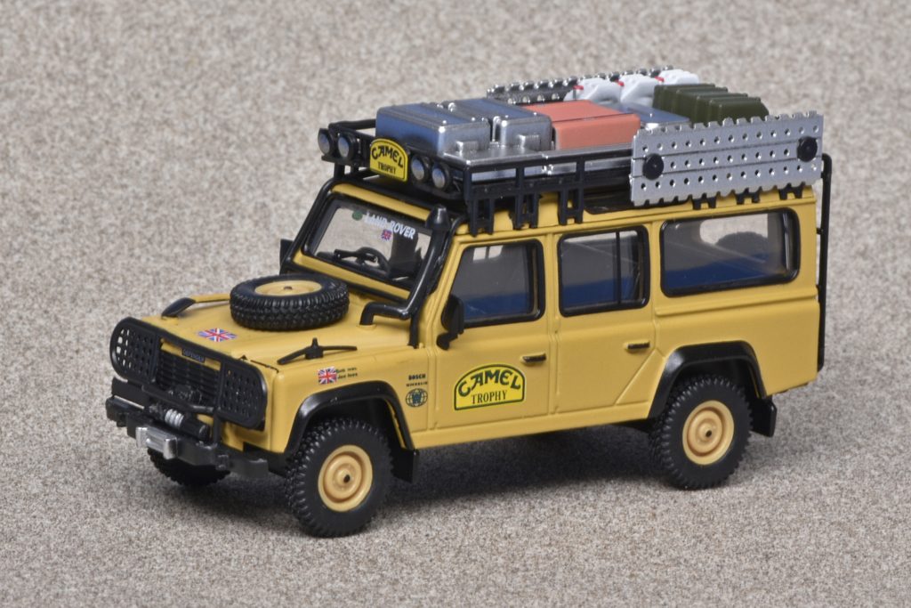 64miniGT-Land Rover Defender 110-winner Camel Trophy 1989_a (2)