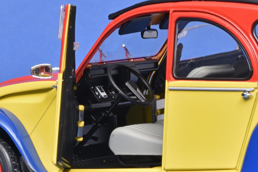 118 Solido Citroën 2CV6 Picard (1985) interieur