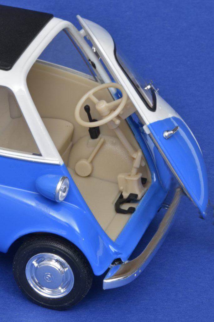118 Welly BMW Isetta (1959) interieur