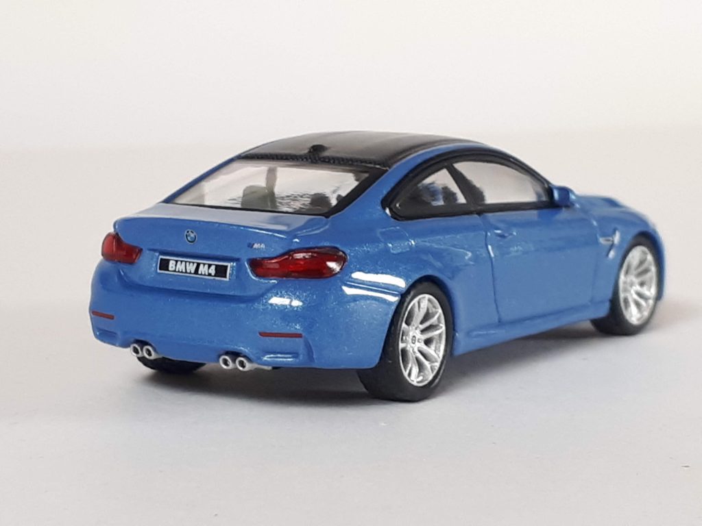 1;64 MiniGT BMW M4 Coupé 2