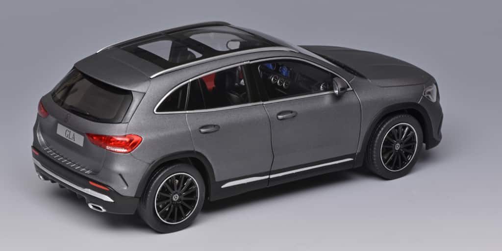 118 iScale Mercedes-Benz GLA (2020) achter