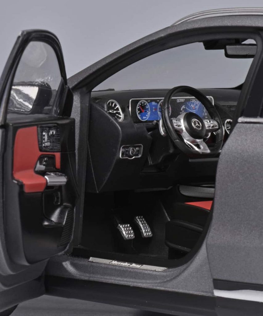 118 iScale Mercedes-Benz GLA (2020) interieur