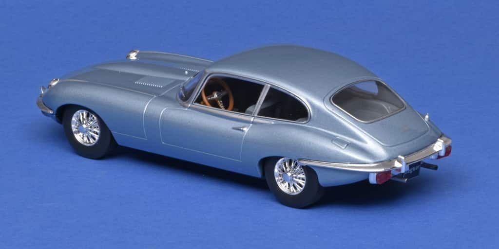 124 WhiteBox Jaguar E-type coupé achter