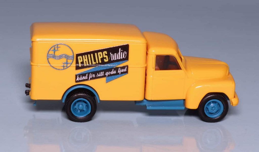 187 Brekina Hanomag L28 Philips (S) opzij