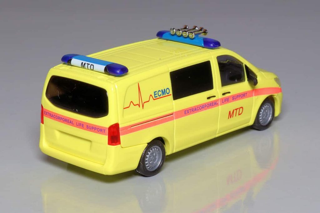 187 Busch Mercedes-Benz Vito Medizinische Transportdienst achter