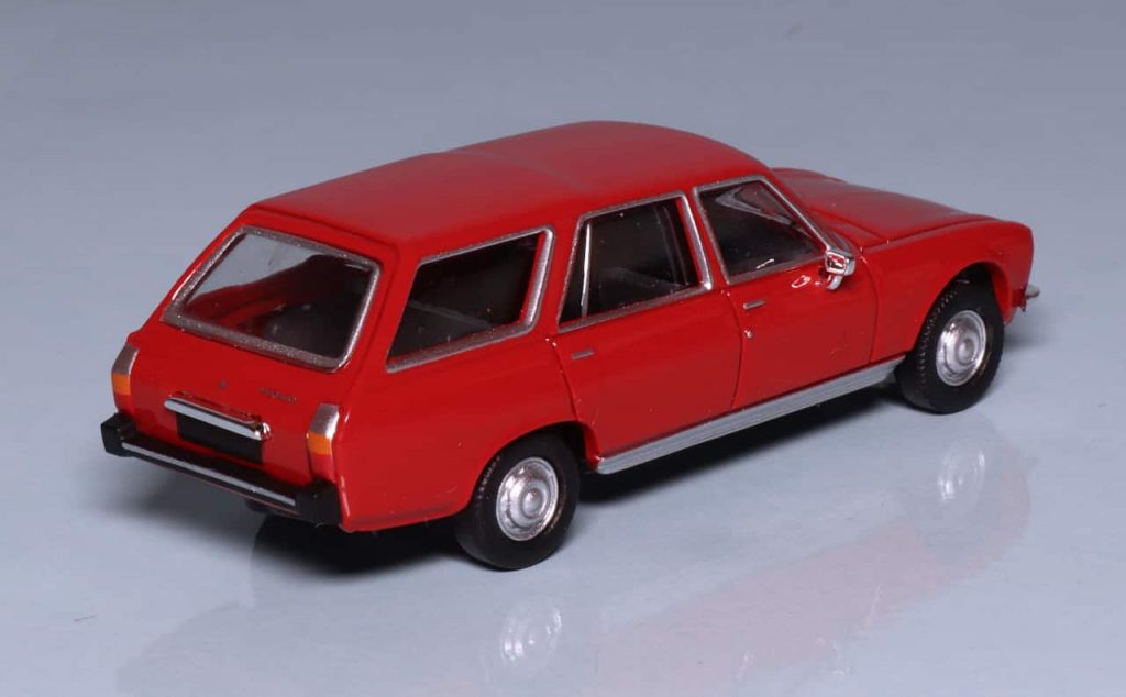 187 PCX87 Peugeot 504 Break achter
