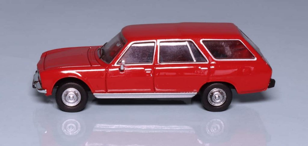 187 PCX87 Peugeot 504 Break opzij