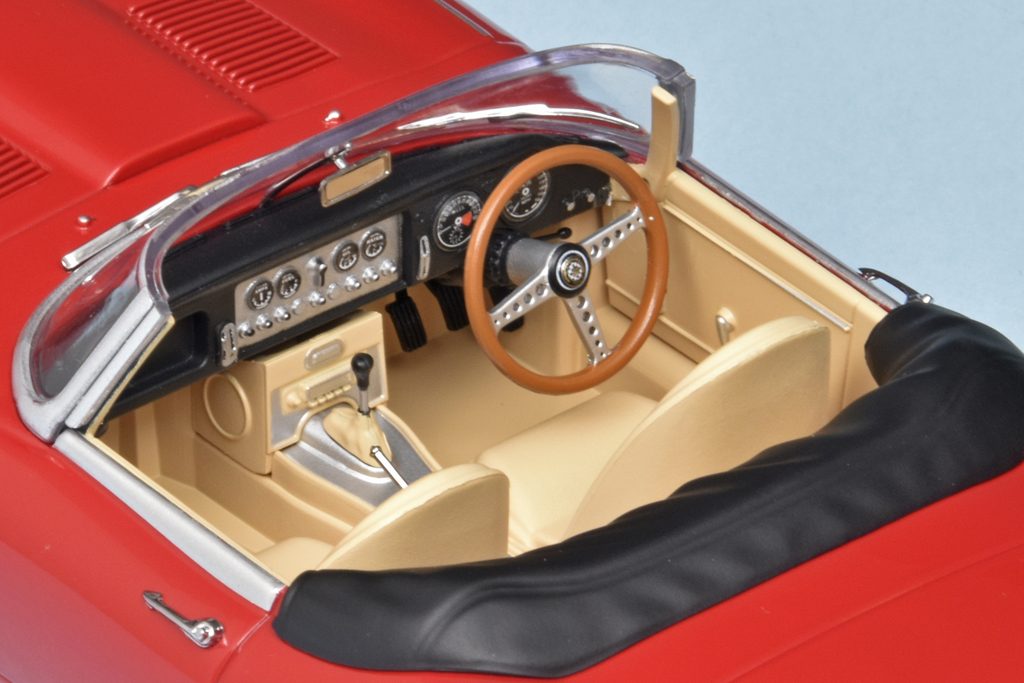118 KKscale Jaguar E-type interieur