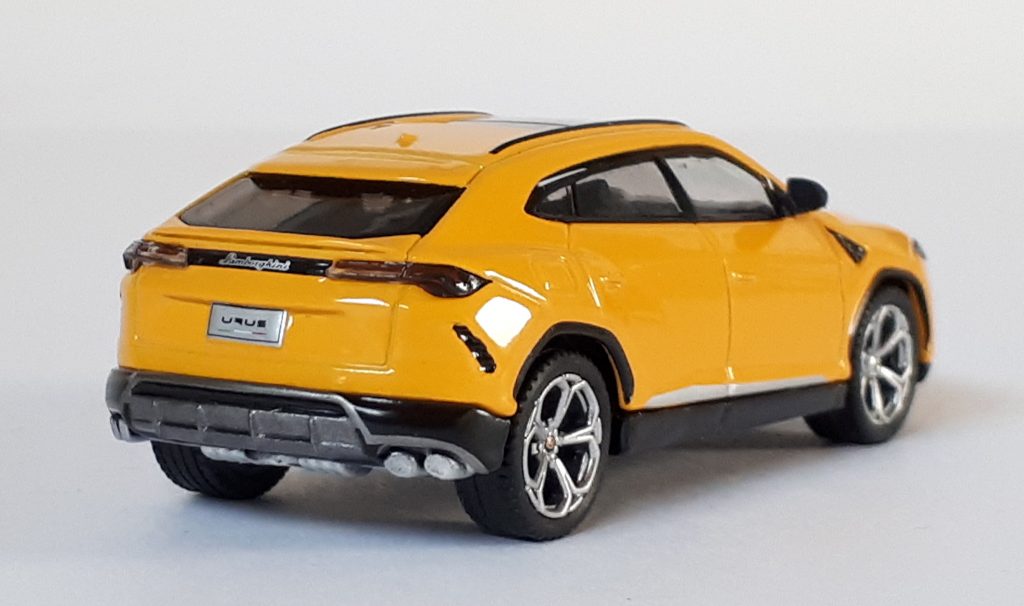 1;64 MiniGT Lamborghini Urus 2