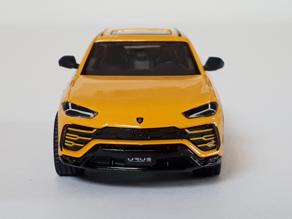 1;64 MiniGT Lamborghini Urus 3