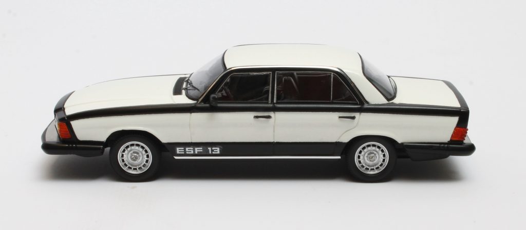 MX51302-131 mercedes side