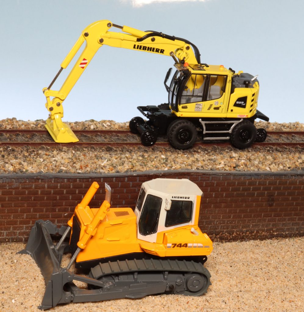 187 Schuco Liebherr 744 en 922