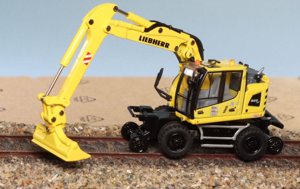 187 Schuco Liebherr 922