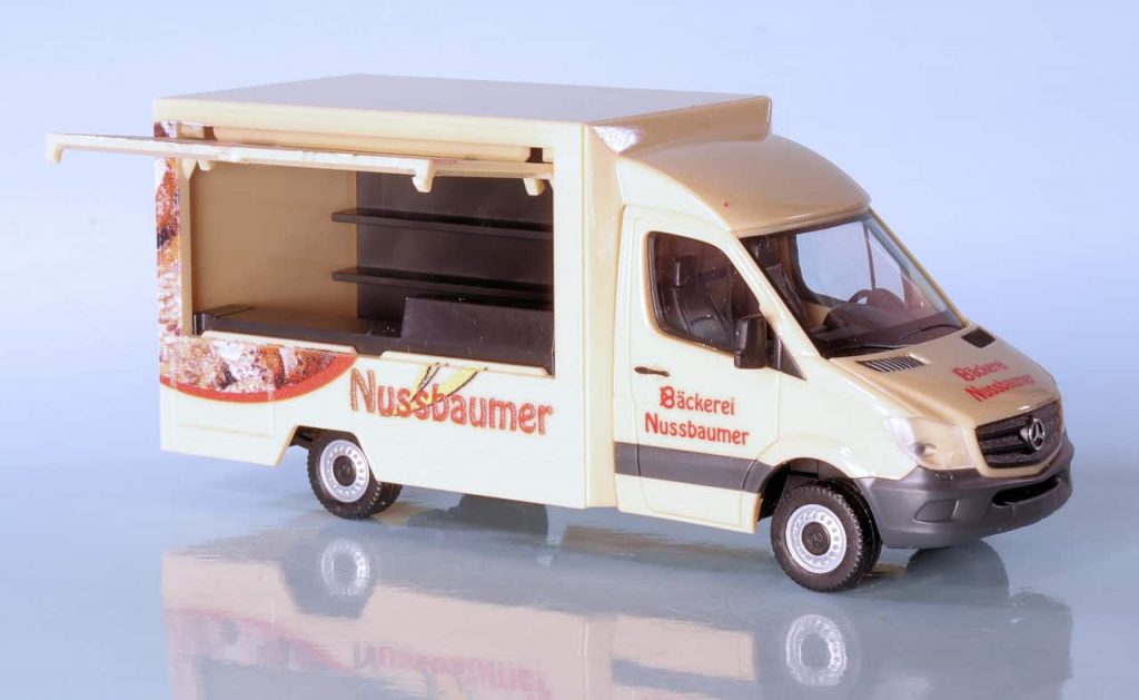 187 Herpa Mercedes-Benz Sprinter Bakker open
