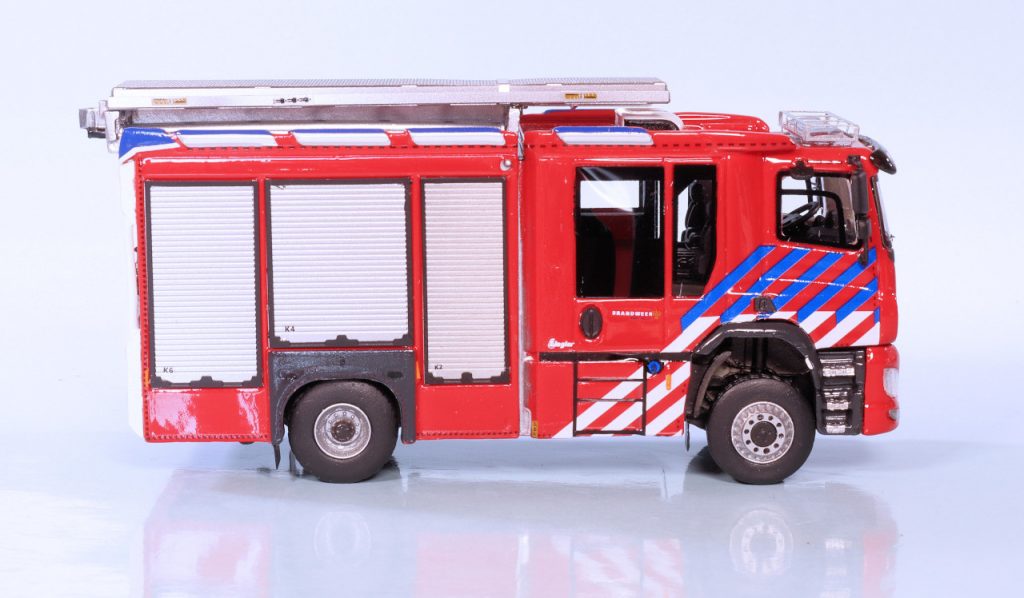 187 ScaleMasters DAF CF Tankautospuit opzij