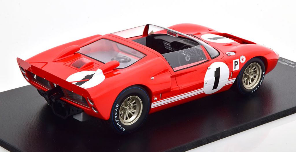 118 Spark Ford GT40 X-1 Winnaar 12h Sebring (1966) Miles+Ruby achter