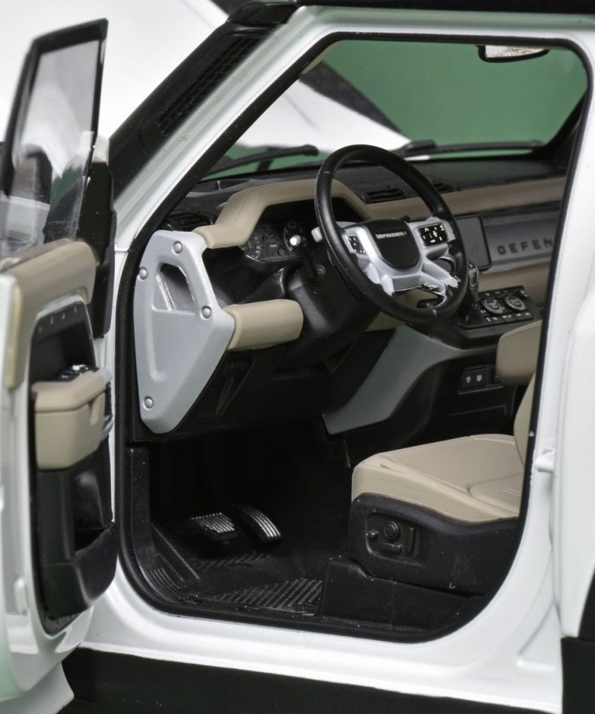 118 AlmostReal Landrover Defender 90 (2021) interieur