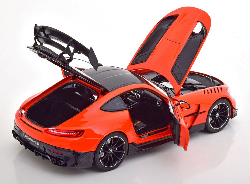118 Norev Mercedes-AMG GT BlackSeries C190 (2020) open achter