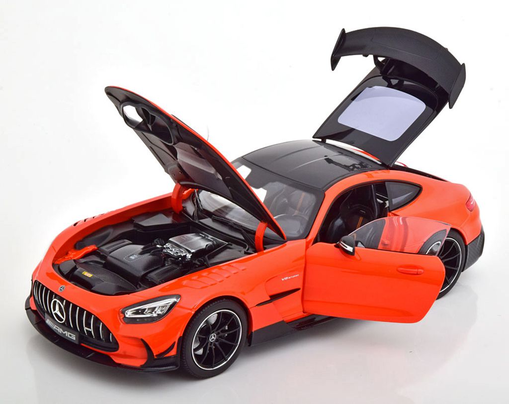 118 Norev Mercedes-AMG GT BlackSeries C190 (2020) open