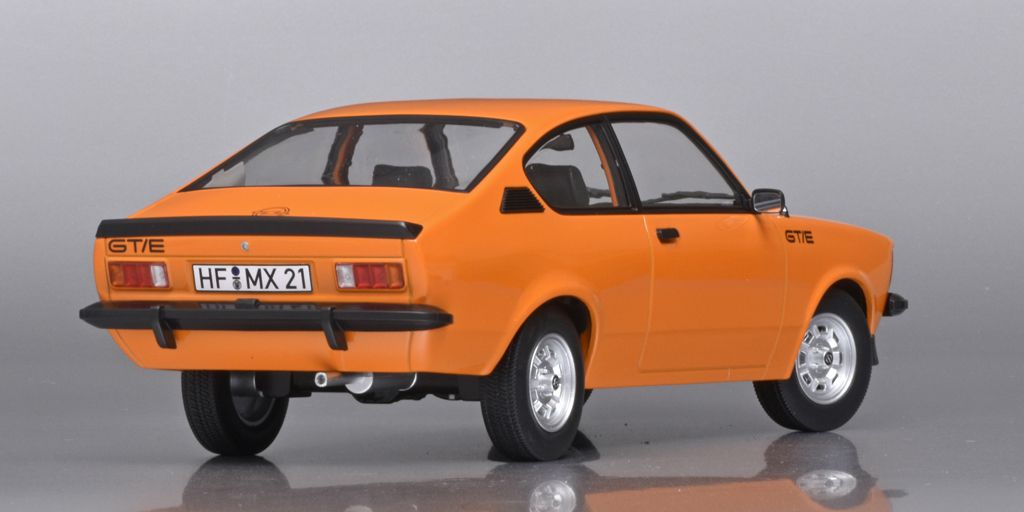 118 Norev Opel Kadett C GT_E coupé (1977) oranje achter