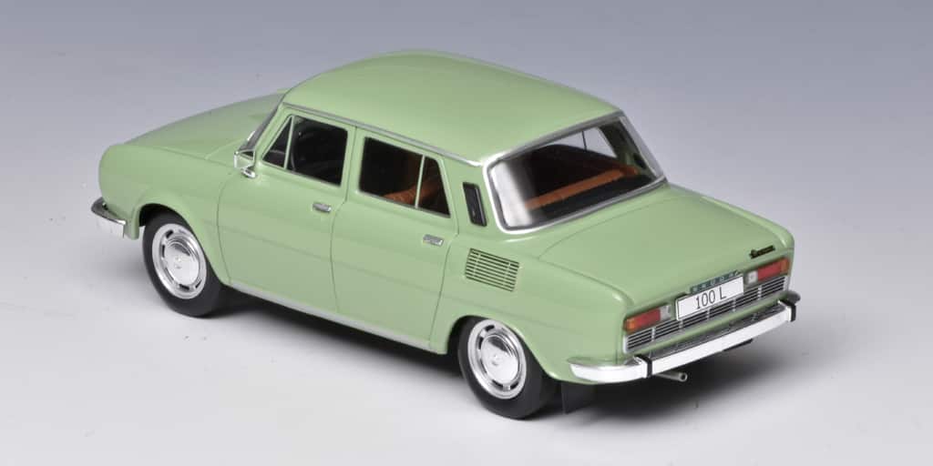 24WhiteBox-Skoda 100 L_2