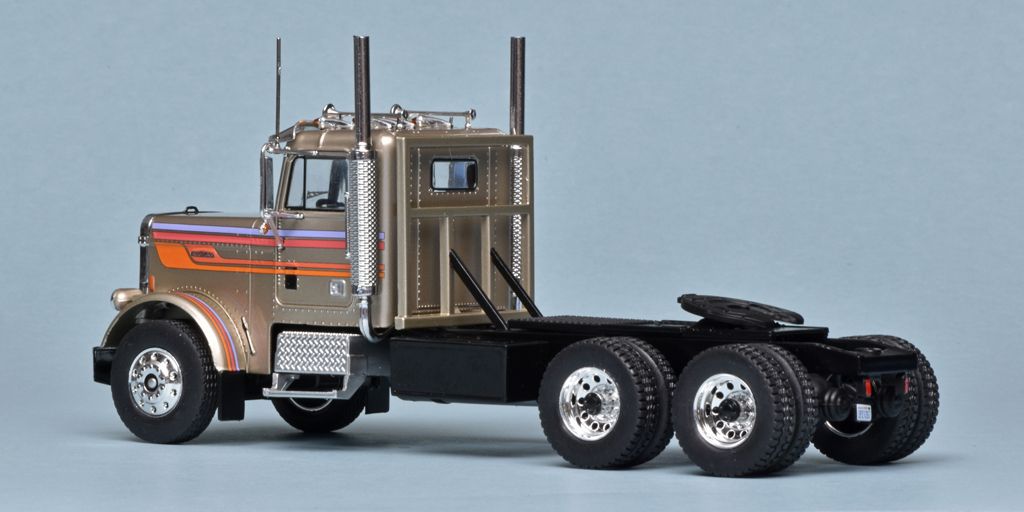 IXO Freightliner FLC 120 1