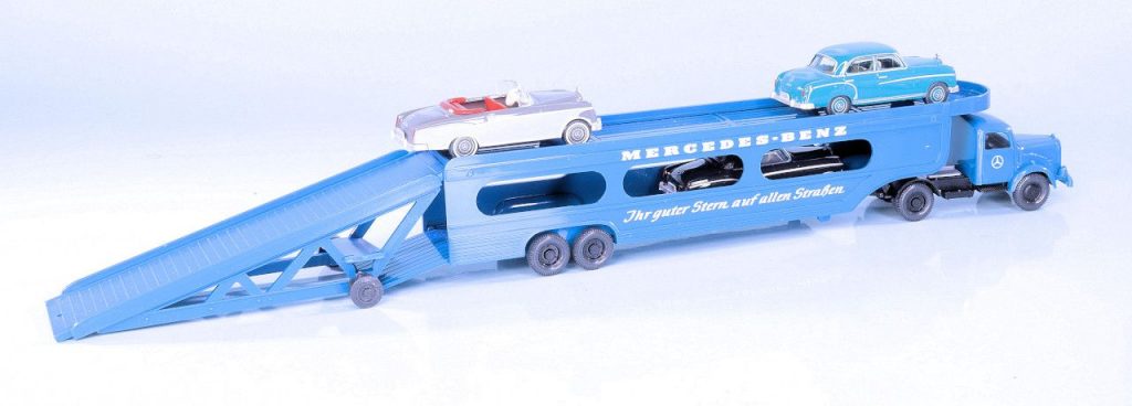 187 Wiking Mercedes-Benz autotransporter met Ponton beladen