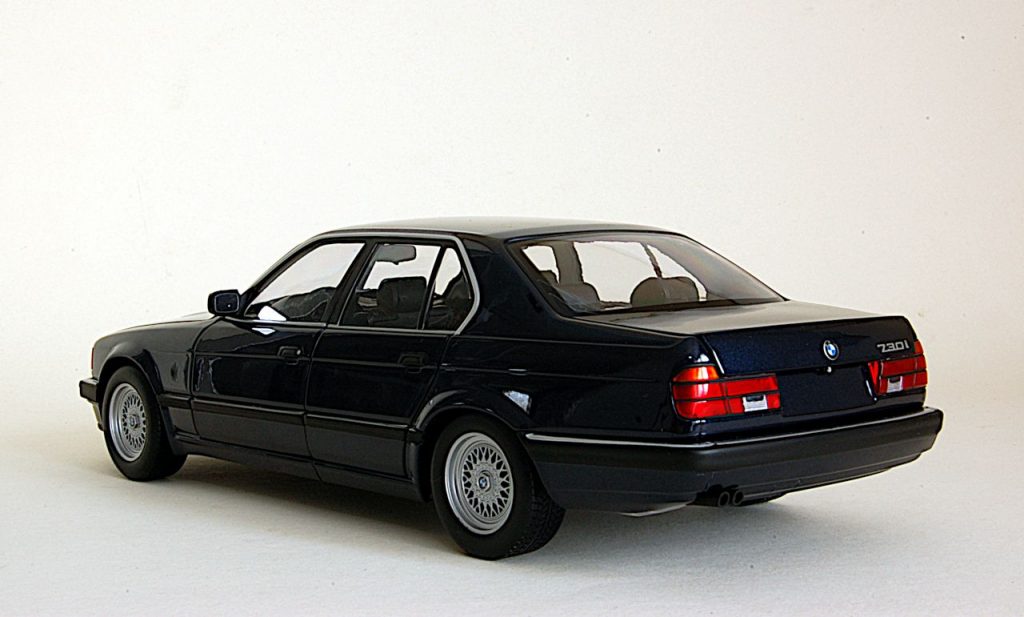 118 Minichamps BMW 730i E32 achter