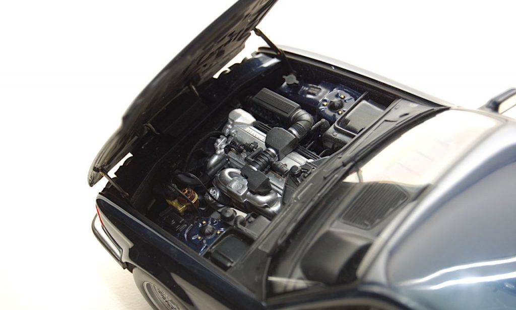 118 Minichamps BMW 730i E32 motor