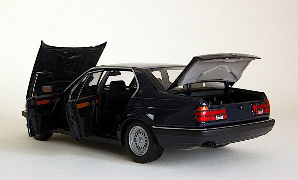 118 Minichamps BMW 730i E32 open