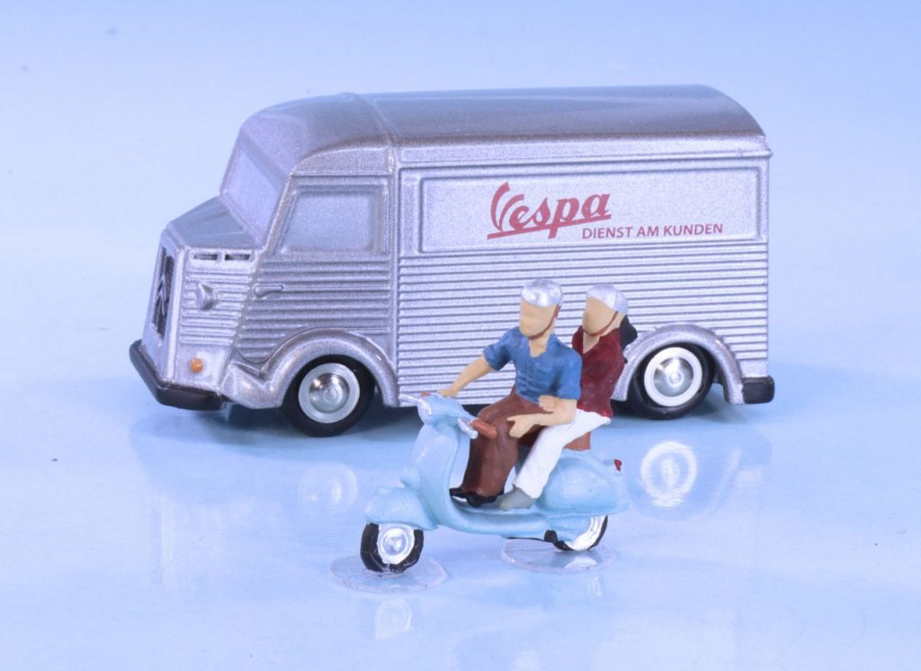 187 Schuco Piccolo Citroen HY met Noch-figuurtje