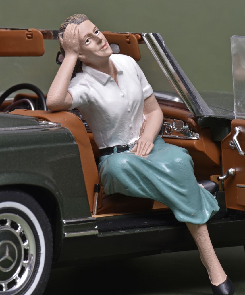 18AmDiorama-Sitting Couple-2