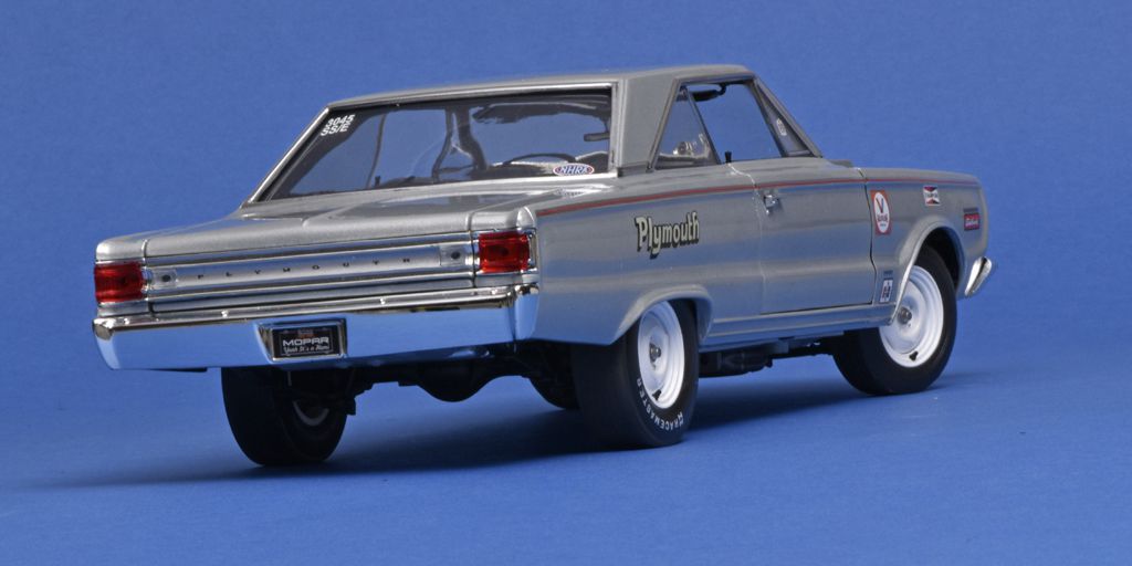 118 Acme Diecast Plymouth Belvedere Lightweight Silver Bullit (1967) achter