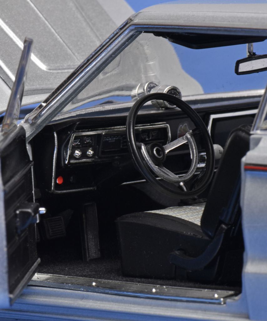 118 Acme Diecast Plymouth Belvedere Lightweight Silver Bullit (1967) interieur