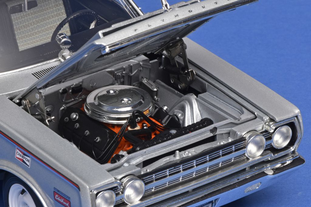 118 Acme Diecast Plymouth Belvedere Lightweight Silver Bullit (1967) motor