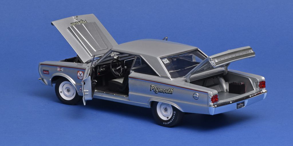 118 Acme Diecast Plymouth Belvedere Lightweight Silver Bullit (1967) open