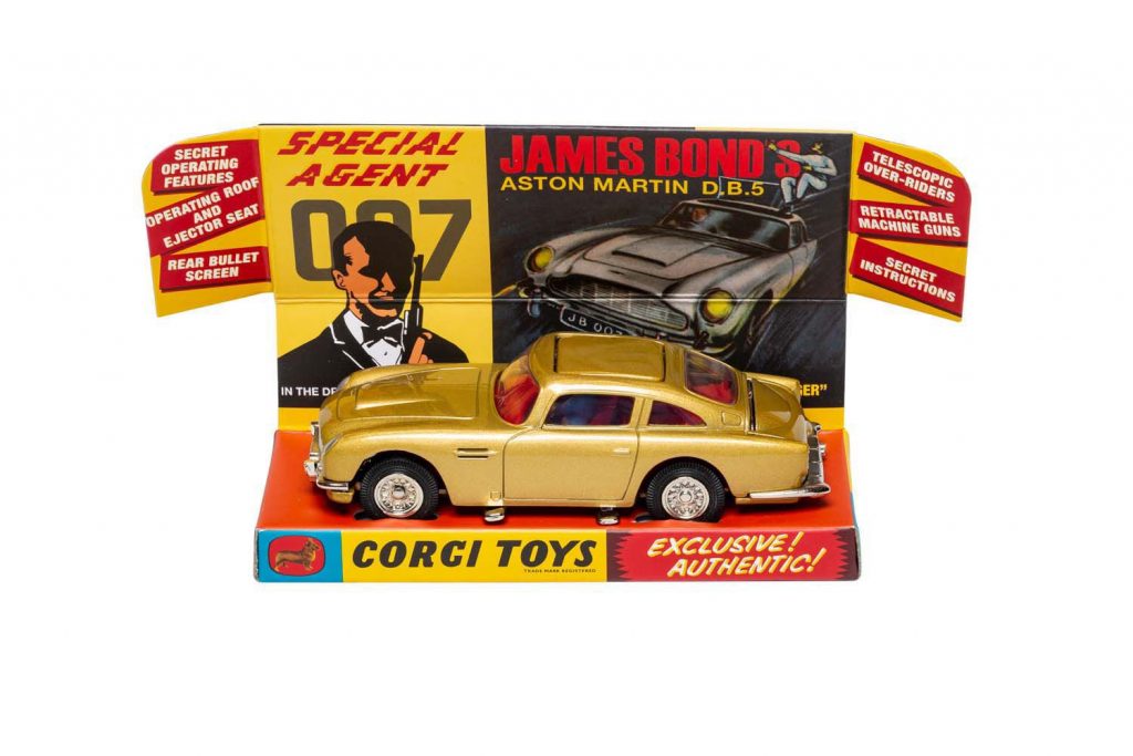 46Corgi_james-bond-aston-martin-db5_rt26101 (2)