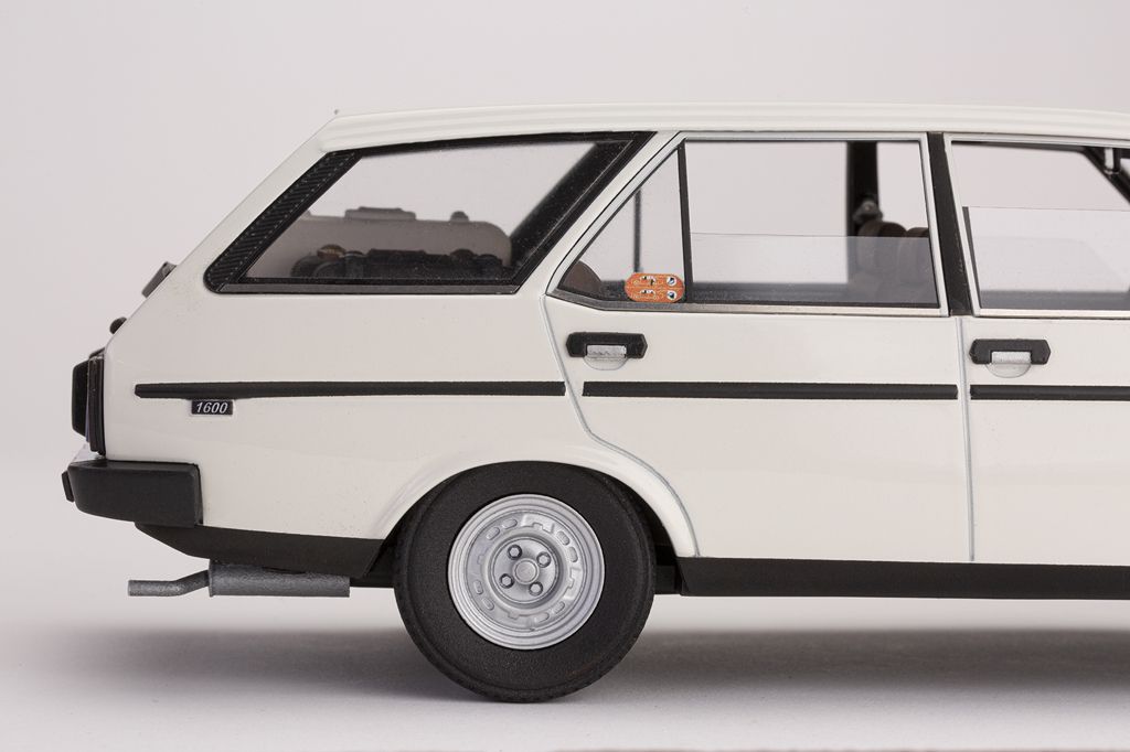 18CLCmodels-Fiat 131 Panorama 1981 Verdone-2a