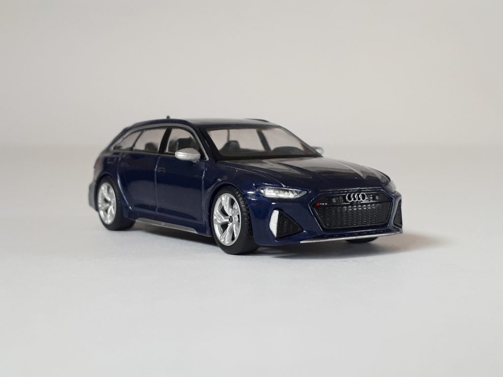 1;64 MiniGT Audi RS 6 Avant 1