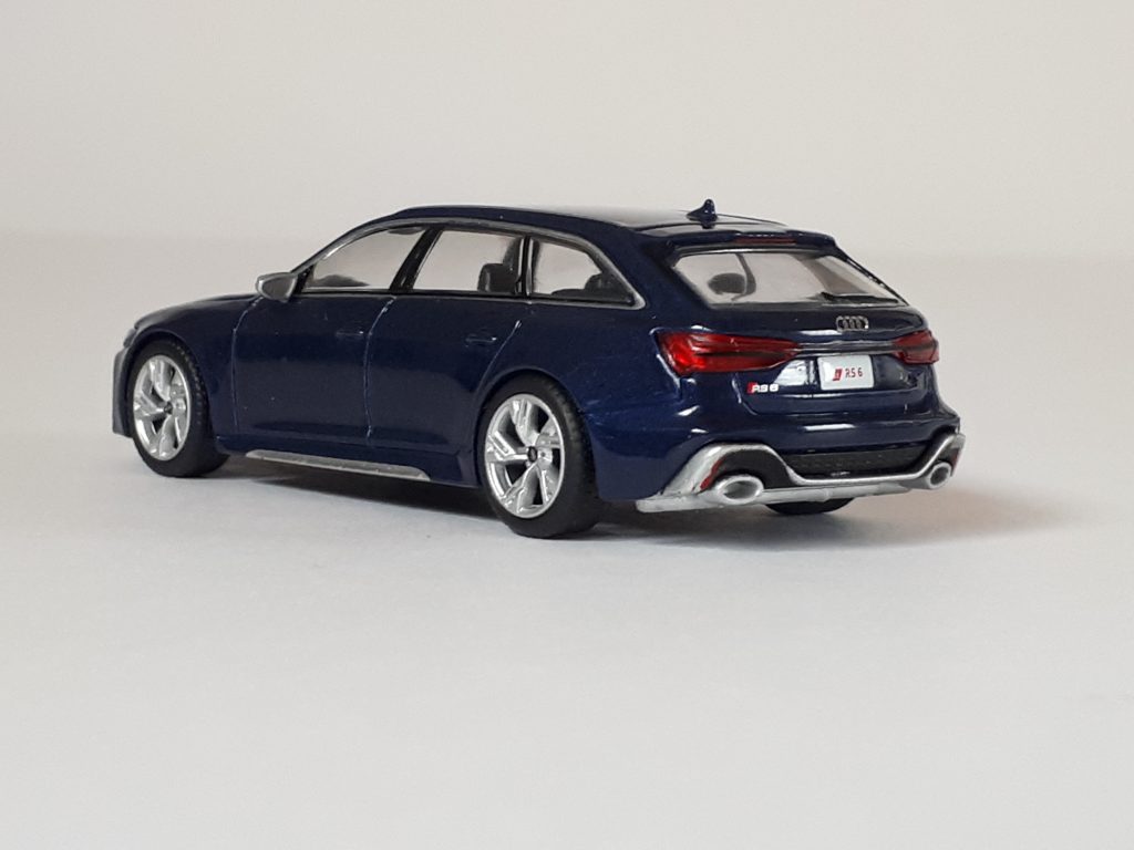 1;64 MiniGT Audi RS 6 Avant 2